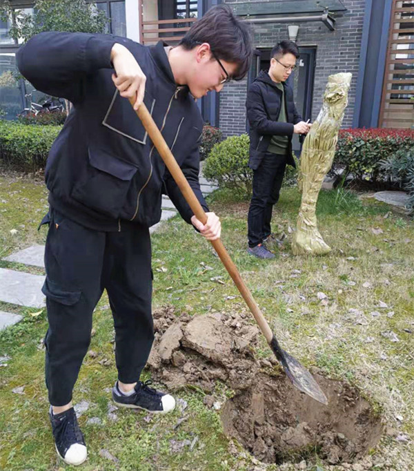 春风十里植树节，北微人成为绿色的守护者